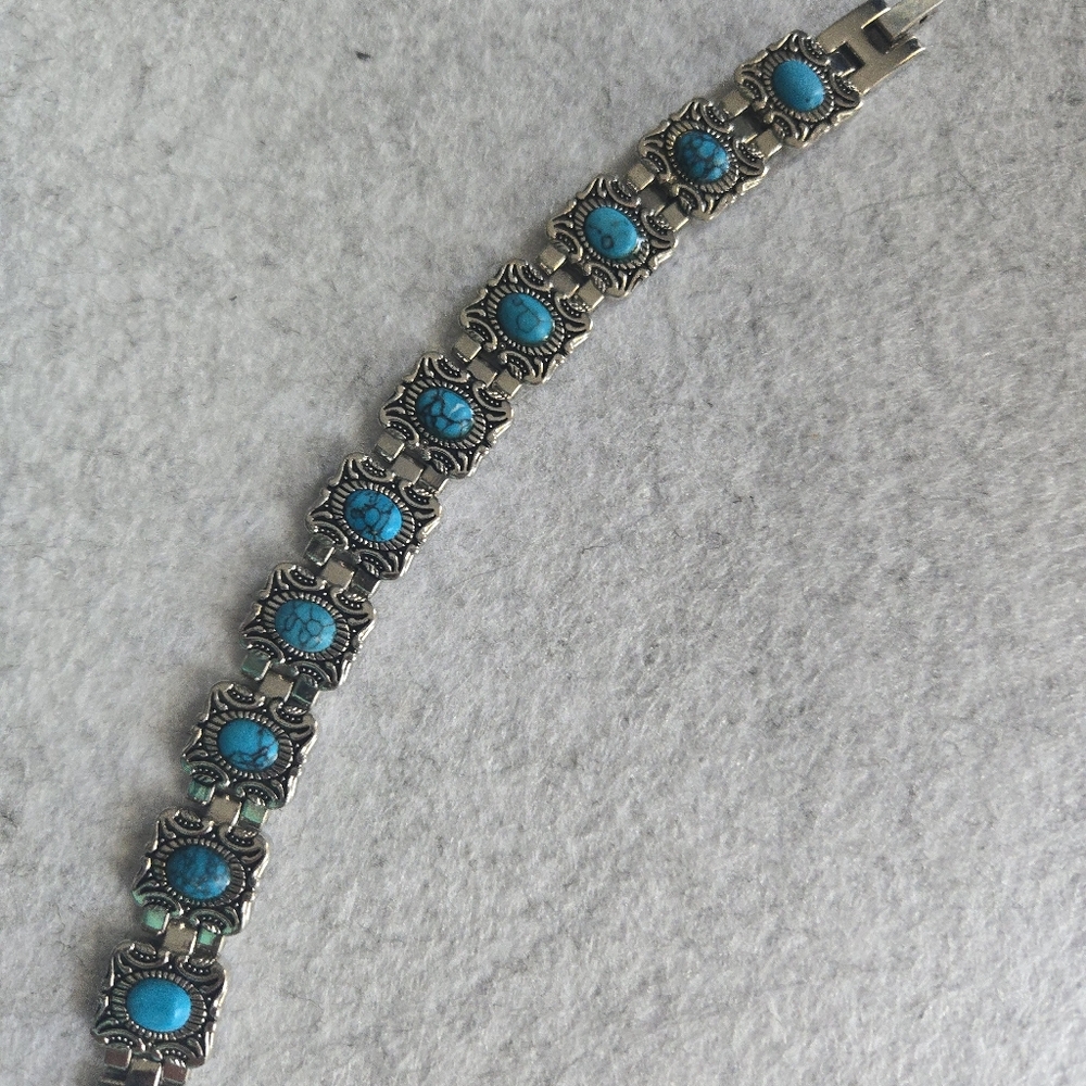 Publishers Clearing House Turquoise Silvertone Bracelet 7 Inch
